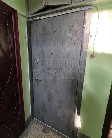 Входная дверь Лабиринт Бетон снаружи