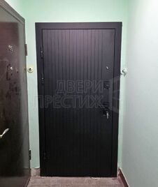 Дверь Termo-door Твист black Классика лиственница - фото снаружи.jpg